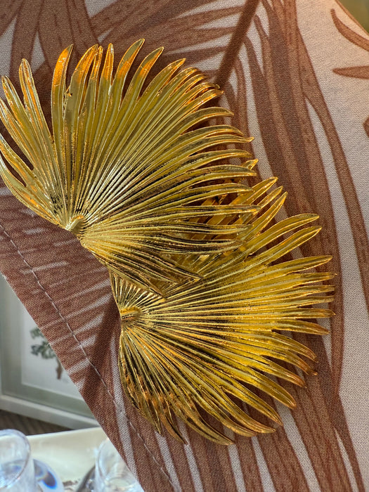 Garland (brown) Palm Clutch