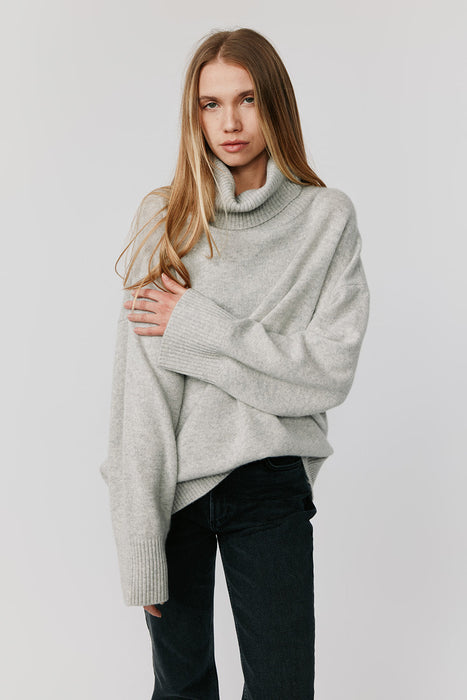 Kathryn McCarron Charlie Oversized Cashmere Turtleneck