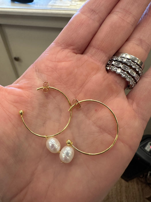 Elyssa Bass Pearl Dangling Hoop Earring (e676)