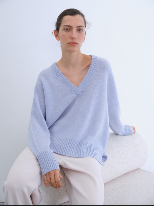 W. Cashmere Charlotte V-Neck Pullover